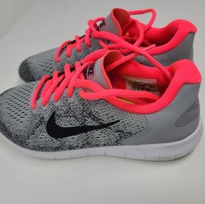 Nike girls running shoes (4youth)